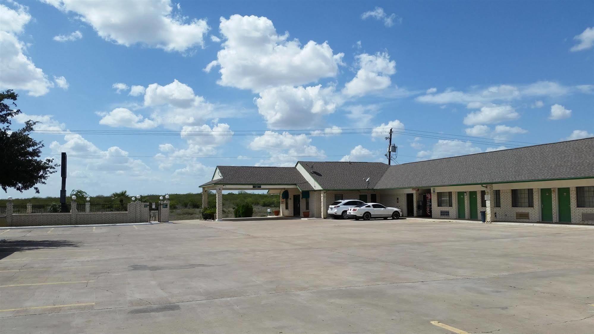 Garden Inn & Suites Hebbronville ภายนอก รูปภาพ